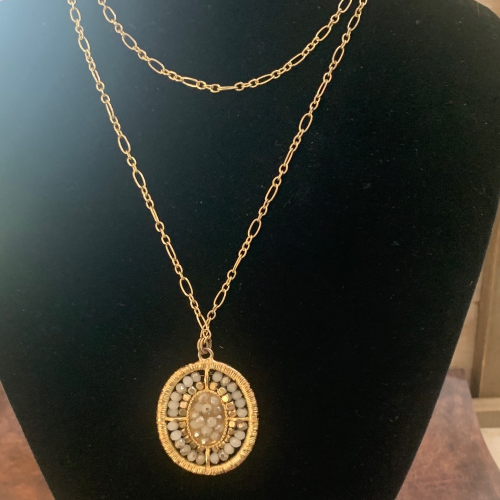 Elegant Gold Pendant Necklace
